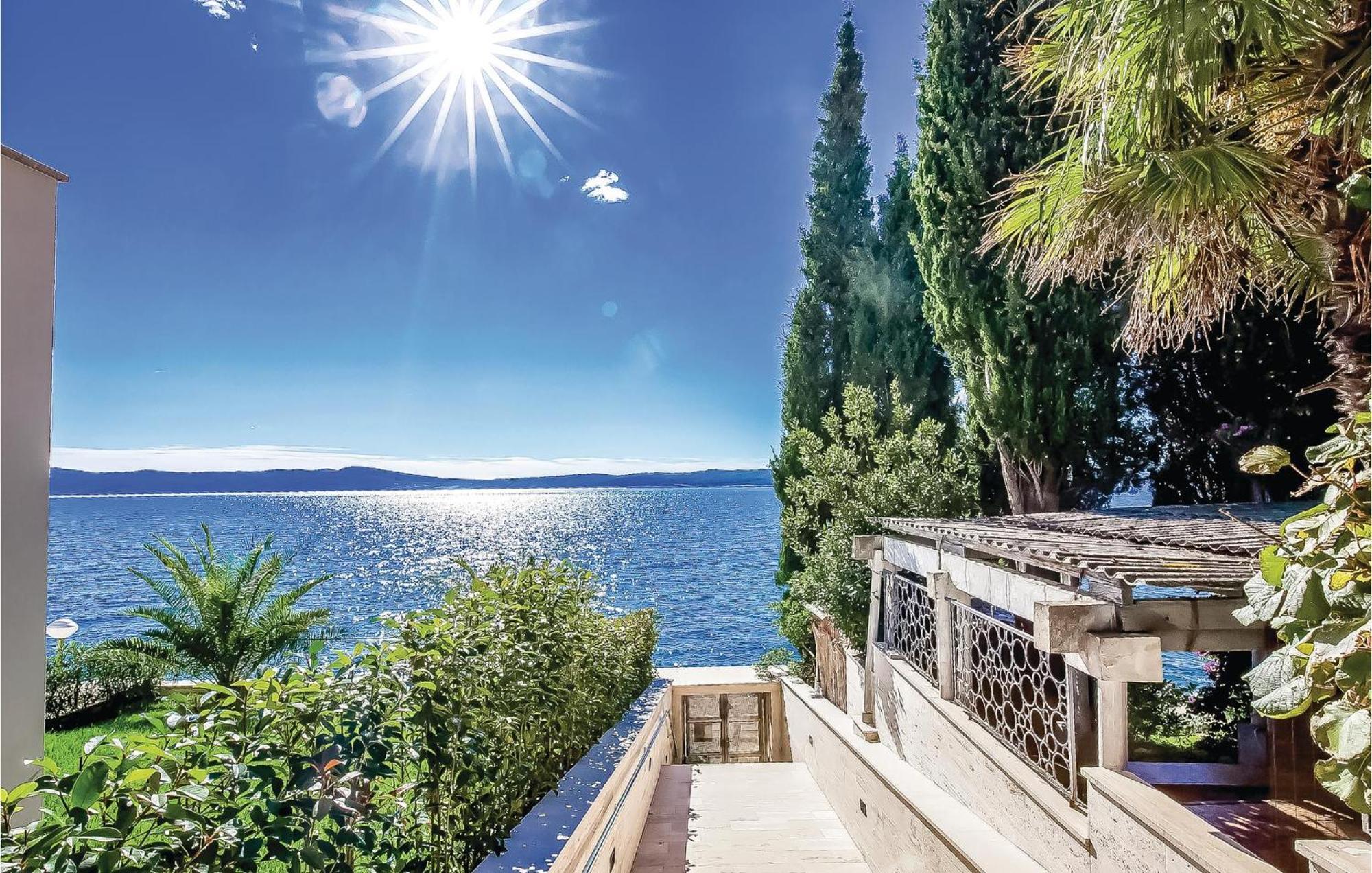 2 Bedroom Lovely Apartment In Crikvenica Exterior foto