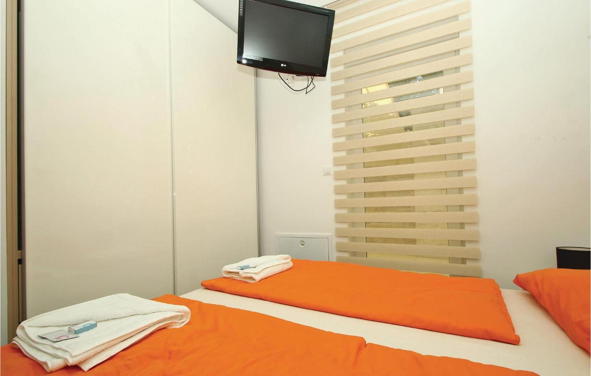 2 Bedroom Lovely Apartment In Crikvenica Exterior foto